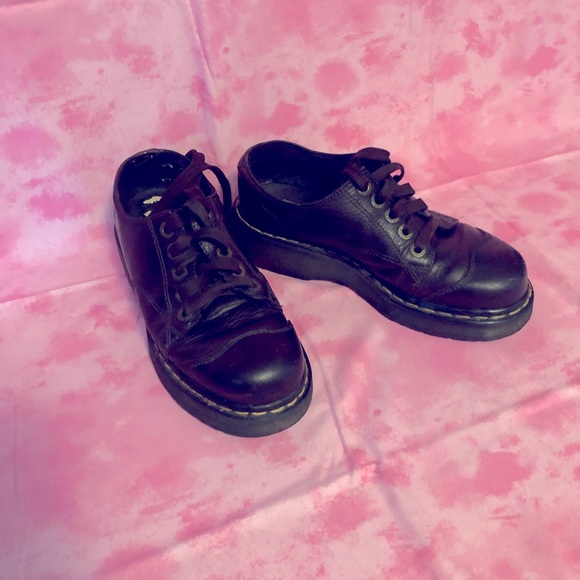 Dr. Martens Shoes - Dr. Marten 8651 lovingly used size 8 US dark brown adorable vintage platform